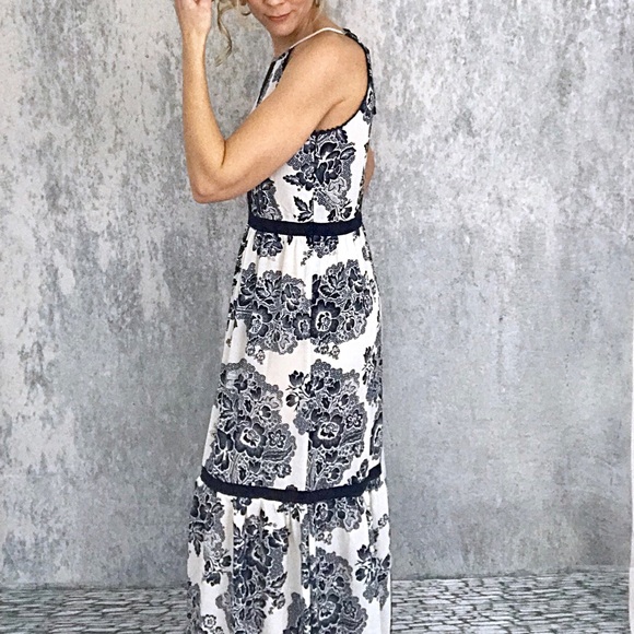 Lace detail floral maxi dress - Picture 4 of 7